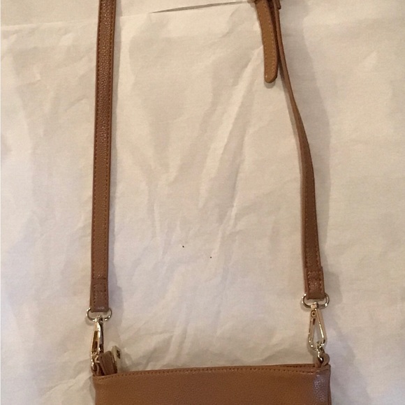 🩸[2/$32.00]🩸Mark and Hall Crossbody Purse - Picture 4 of 10
